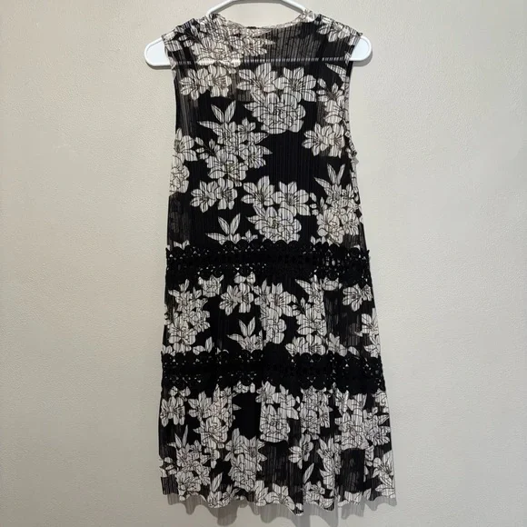 Moon River Drop Waist MIDI Dress Size XS Black NWT Floral Lace Sleeveless - Picture 9 of 10